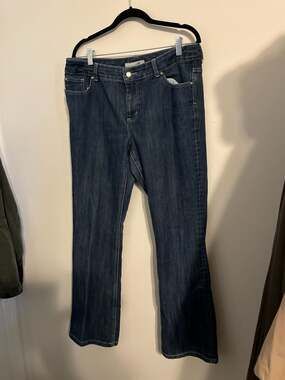 Chico's Platinum Dark Wash Bootcut Jeans with Embroidered Back Pockets Size 2 Re